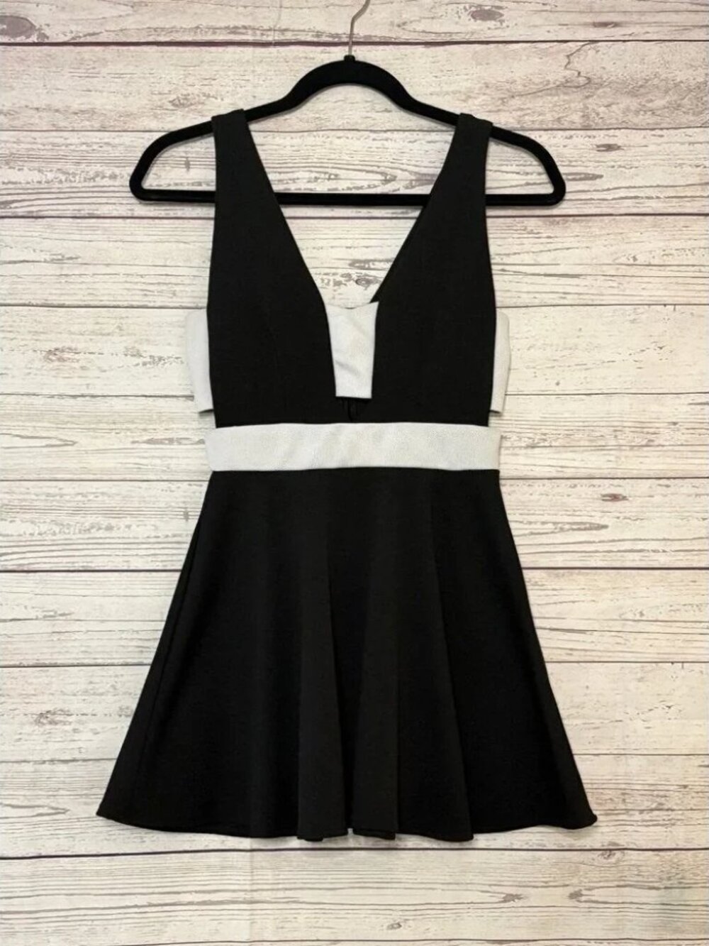 Report Focus Black/White Mini Dress w‎ Padded Cutouts Small
